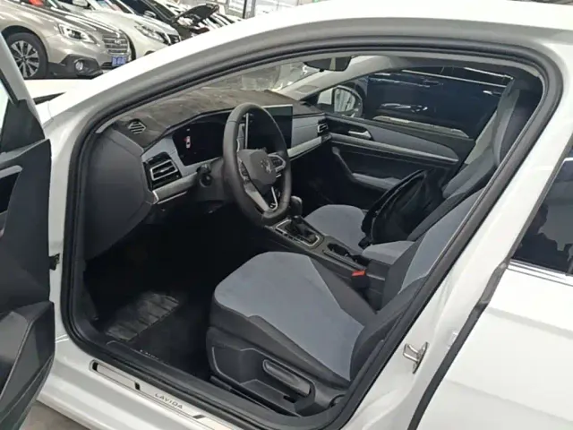 Volkswagen Lavida — Фото автомобиля 15