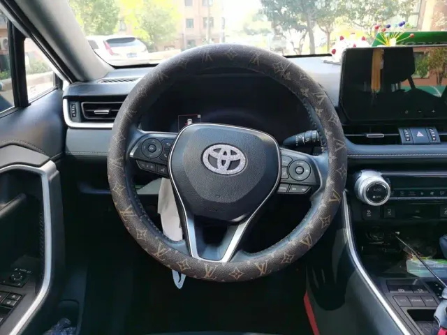 Toyota RAV4 — Фото автомобиля 2