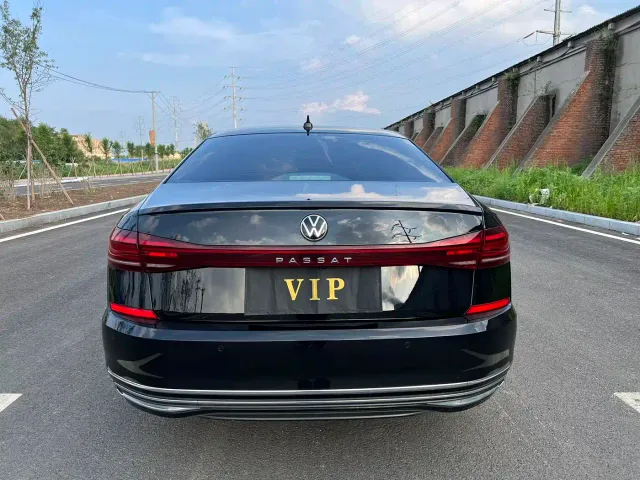 Volkswagen Passat — Фото автомобиля 4