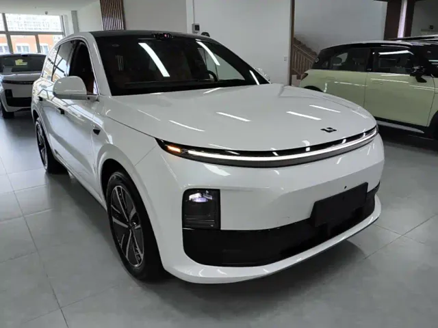 Li Auto L6 — Фото автомобиля 3