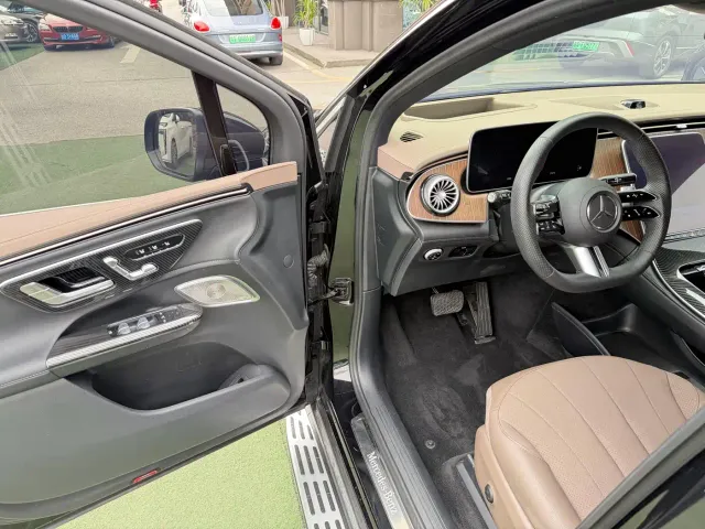 Mercedes-Benz EQE SUV — Фото автомобиля 4