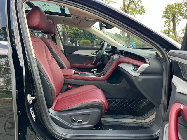 Hongqi H5 — Фото автомобиля 11