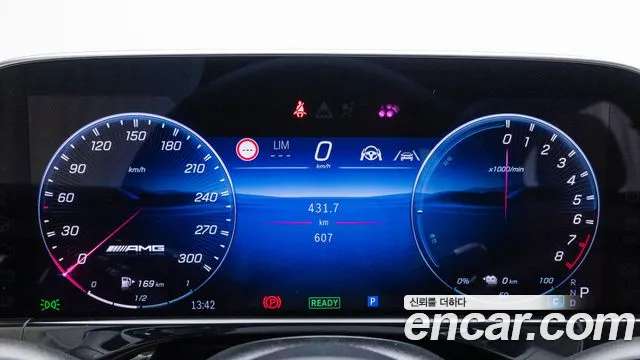 Mercedes-Benz E-Class — Фото автомобиля 8