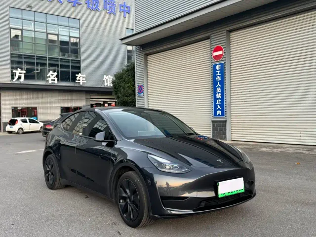 Tesla Model Y — Фото автомобиля 10