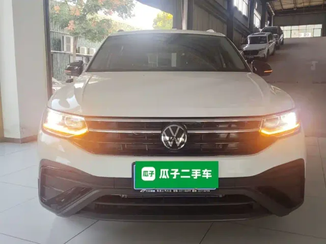 Volkswagen Tiguan L — Фото автомобиля 2