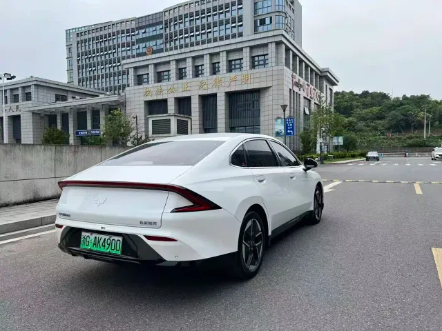 Wuling Starlight — Фото автомобиля 5