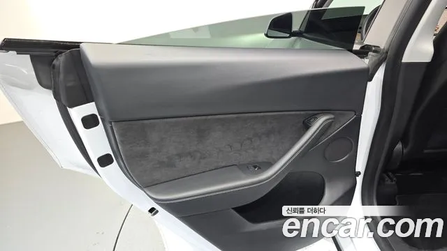 Tesla Model Y — Фото автомобиля 19