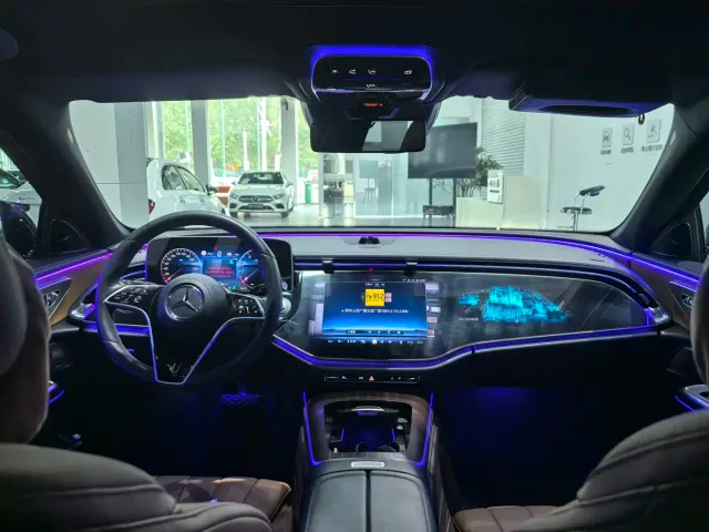 Mercedes-Benz E-Class — Фото автомобиля 16
