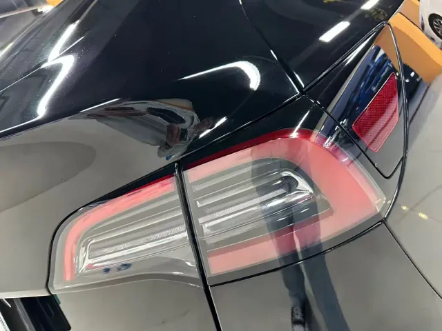 Tesla Model Y — Фото автомобиля 13