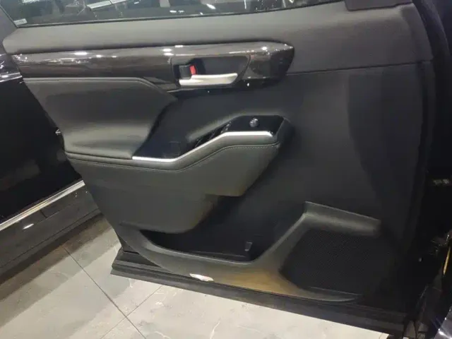 Toyota Crown Kluger — Фото автомобиля 7