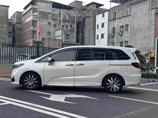 Honda Odyssey 2022 2.0L e:HEV Sharp·Enjoyment Edition — Фото автомобиля 17