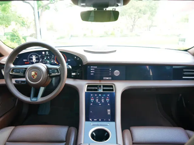 Porsche Taycan — Фото автомобиля 7