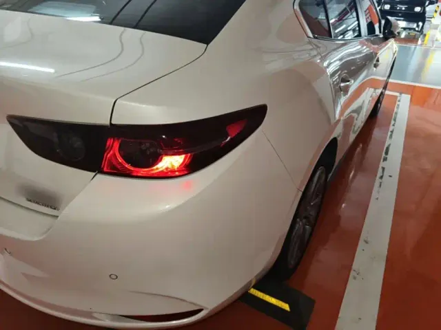 Mazda Axela — Фото автомобиля 7
