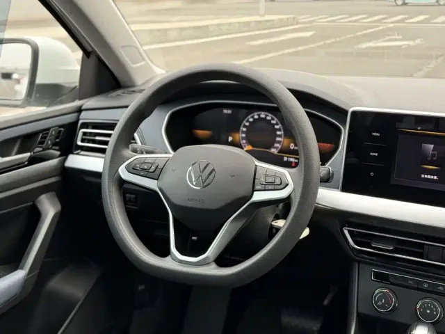 Volkswagen Lavida — Фото автомобиля 12