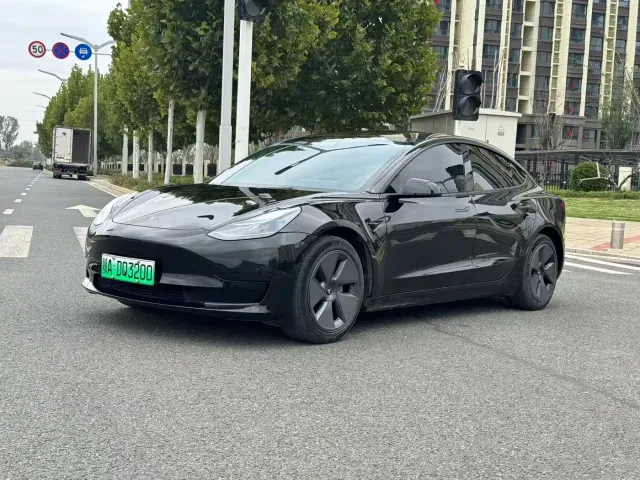 Фотография автомобиля — Tesla Model 3