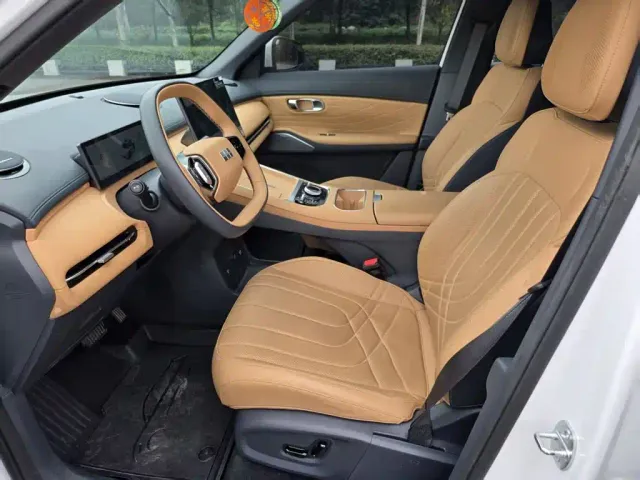 Geely Galaxy Starship 7 EM-i — Фото автомобиля 14