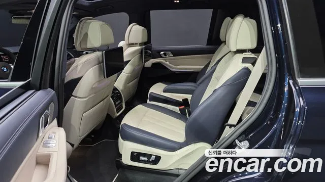 BMW X7 M50i 6 мест — Фото автомобиля 19