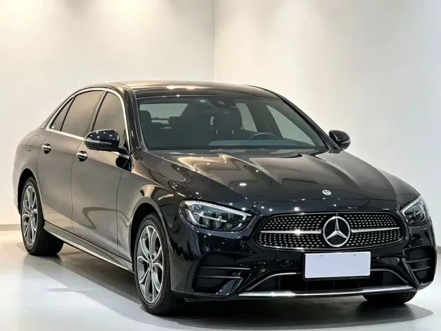Mercedes-Benz E-Class — Фото автомобиля 2