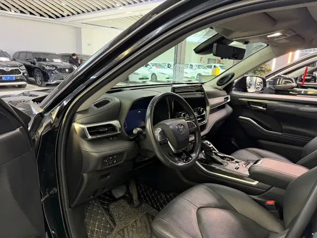 Toyota Highlander — Фото автомобиля 4