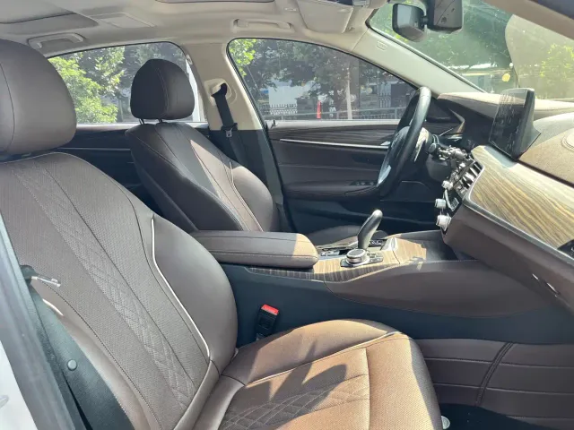BMW 5 Series — Фото автомобиля 8