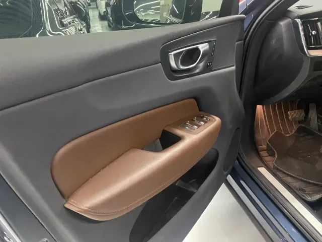 Volvo XC60 — Фото автомобиля 10