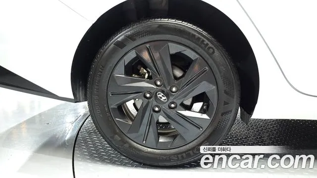 Hyundai AVANTE Avante (CN7) — Фото автомобиля 5