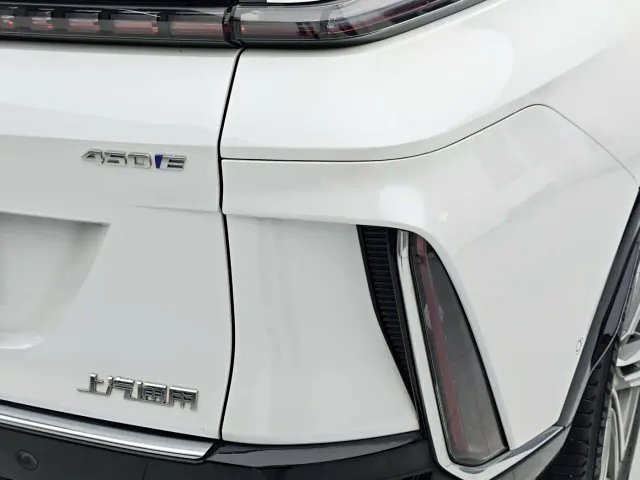 Cadillac Lyriq — Фото автомобиля 5