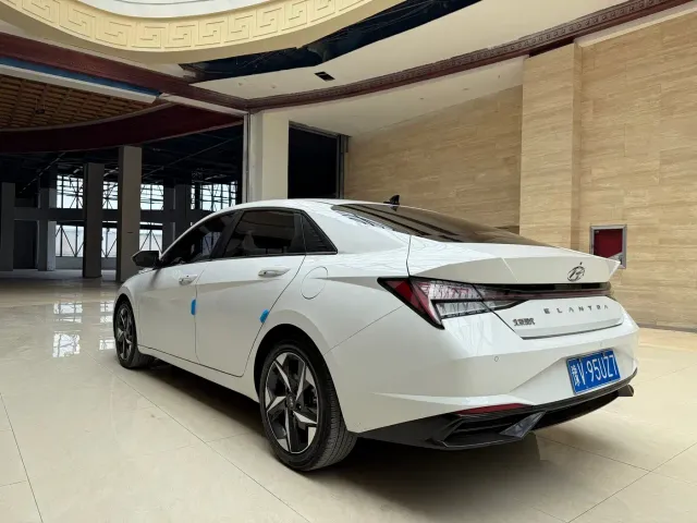 Hyundai Elantra — Фото автомобиля 6