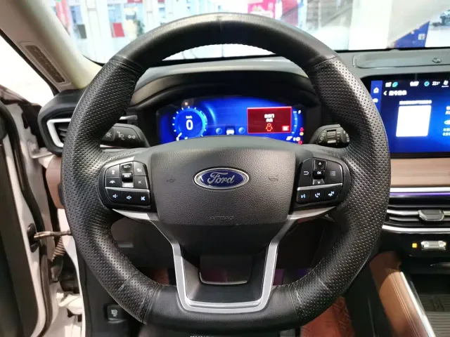 Ford Explorer — Фото автомобиля 10