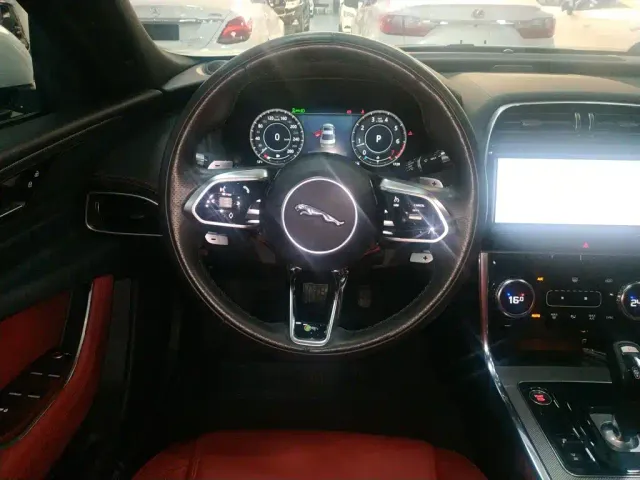 Jaguar XEL — Фото автомобиля 10