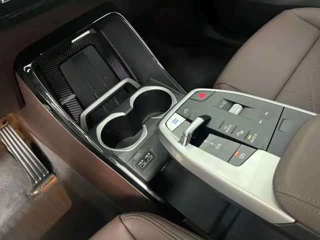 BMW iX1 — Фото автомобиля 15