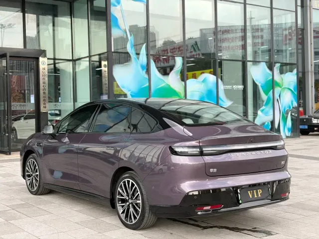 Leapmotor B01 — Фото автомобиля 5