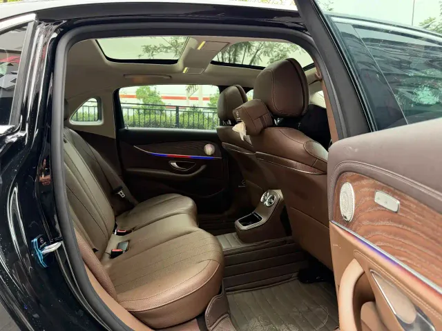 Mercedes-Benz E-Class — Фото автомобиля 11
