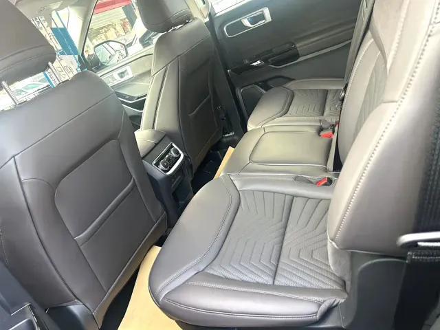 Ford Explorer — Фото автомобиля 7
