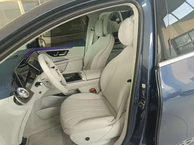 Mercedes-Benz EQE SUV — Фото автомобиля 14
