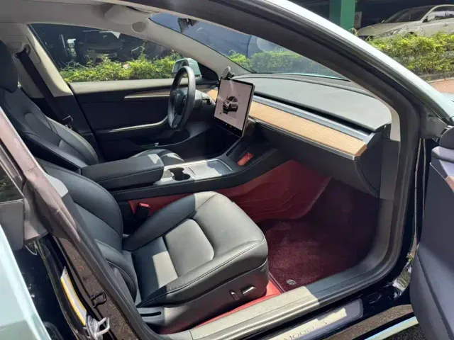 Tesla Model 3 — Фото автомобиля 24
