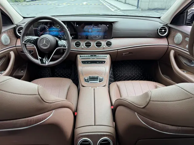 Mercedes-Benz E-Class — Фото автомобиля 11