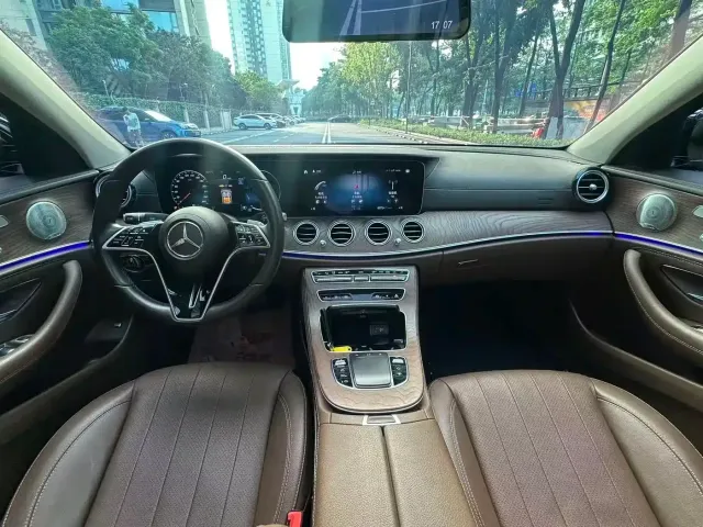 Mercedes-Benz E-Class — Фото автомобиля 8