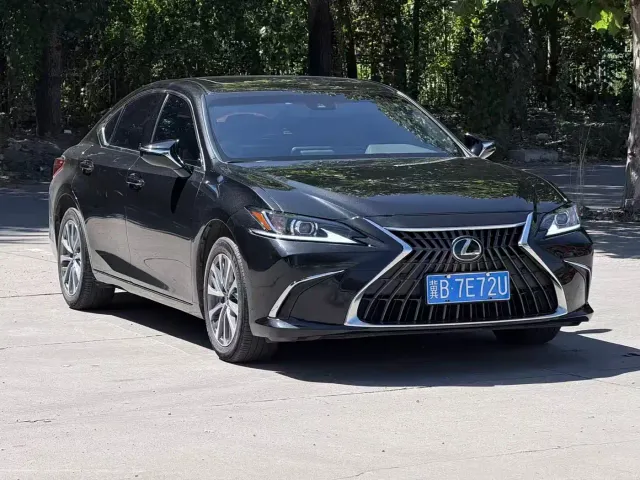 Lexus ES — Фото автомобиля 3