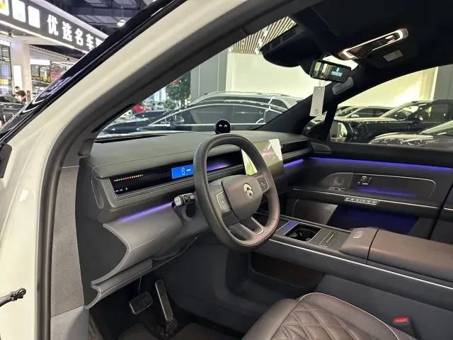 Nio ES8 — Фото автомобиля 5