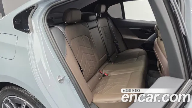BMW 5-Series — Фото автомобиля 11