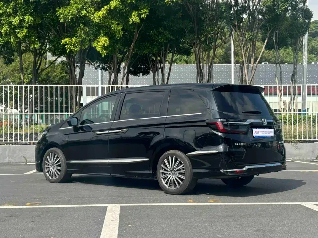 Honda Elysion — Фото автомобиля 6