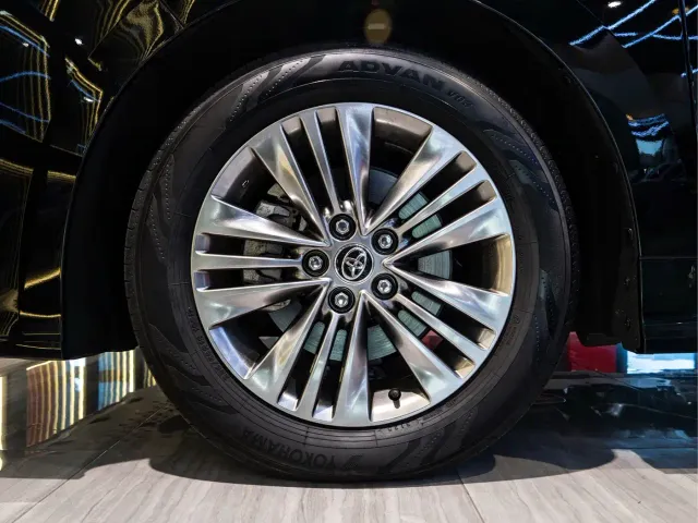 Toyota Alphard — Фото автомобиля 10