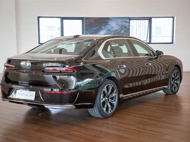 BMW 7 Series — Фото автомобиля 6