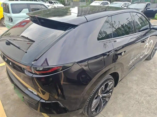 Mazda EZ-60 — Фото автомобиля 6