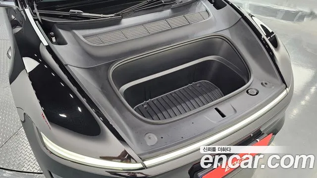 Tesla Model Y — Фото автомобиля 6