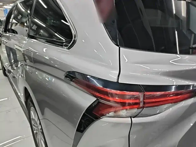 Toyota Sienna — Фото автомобиля 4