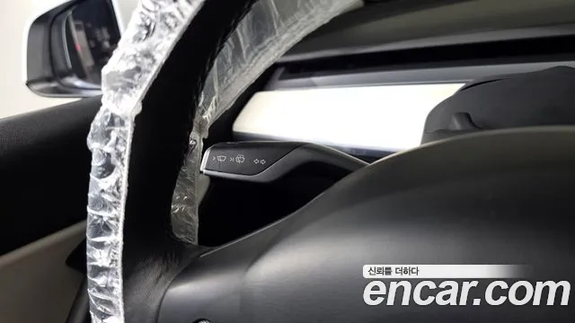 Tesla Model Y — Фото автомобиля 28