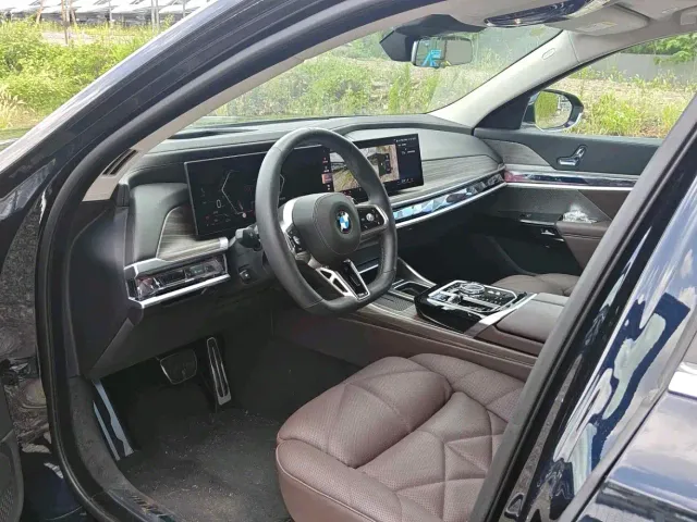 BMW 7 Series — Фото автомобиля 7