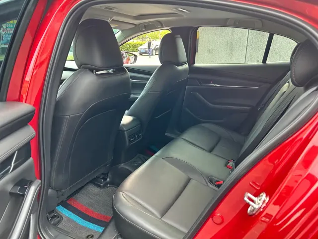 Mazda Axela — Фото автомобиля 6